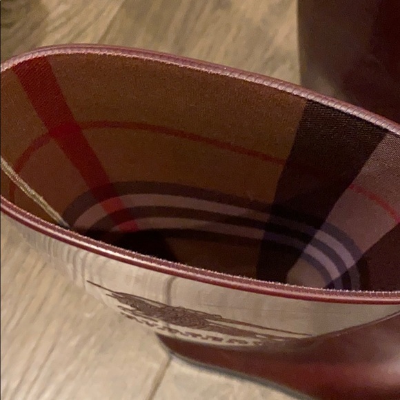 Burberry rain boots - Picture 3 of 3